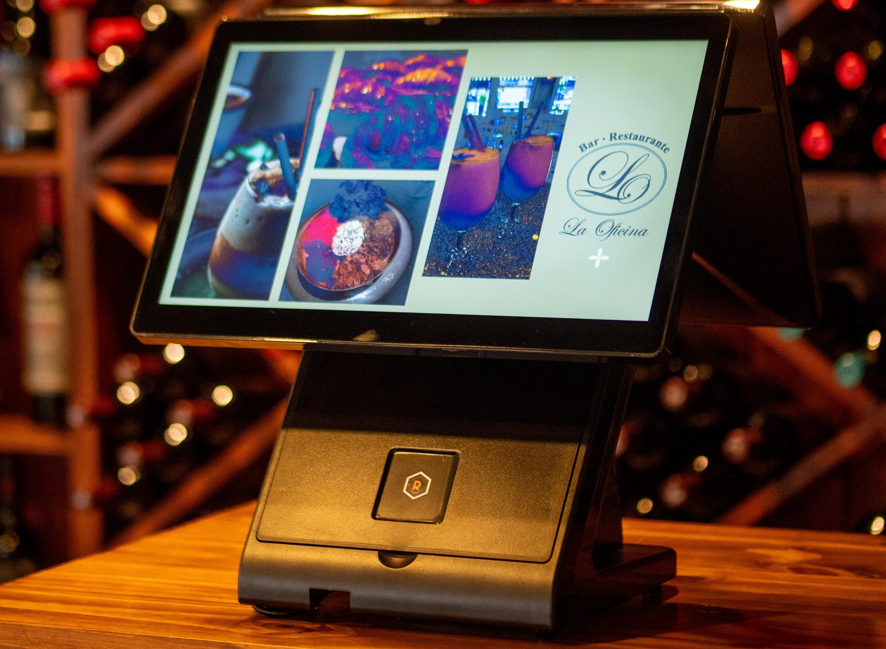 La segunda pantalla del Los Angeles mostrando la cartelera de un bar con fotos de sus platos y tragos